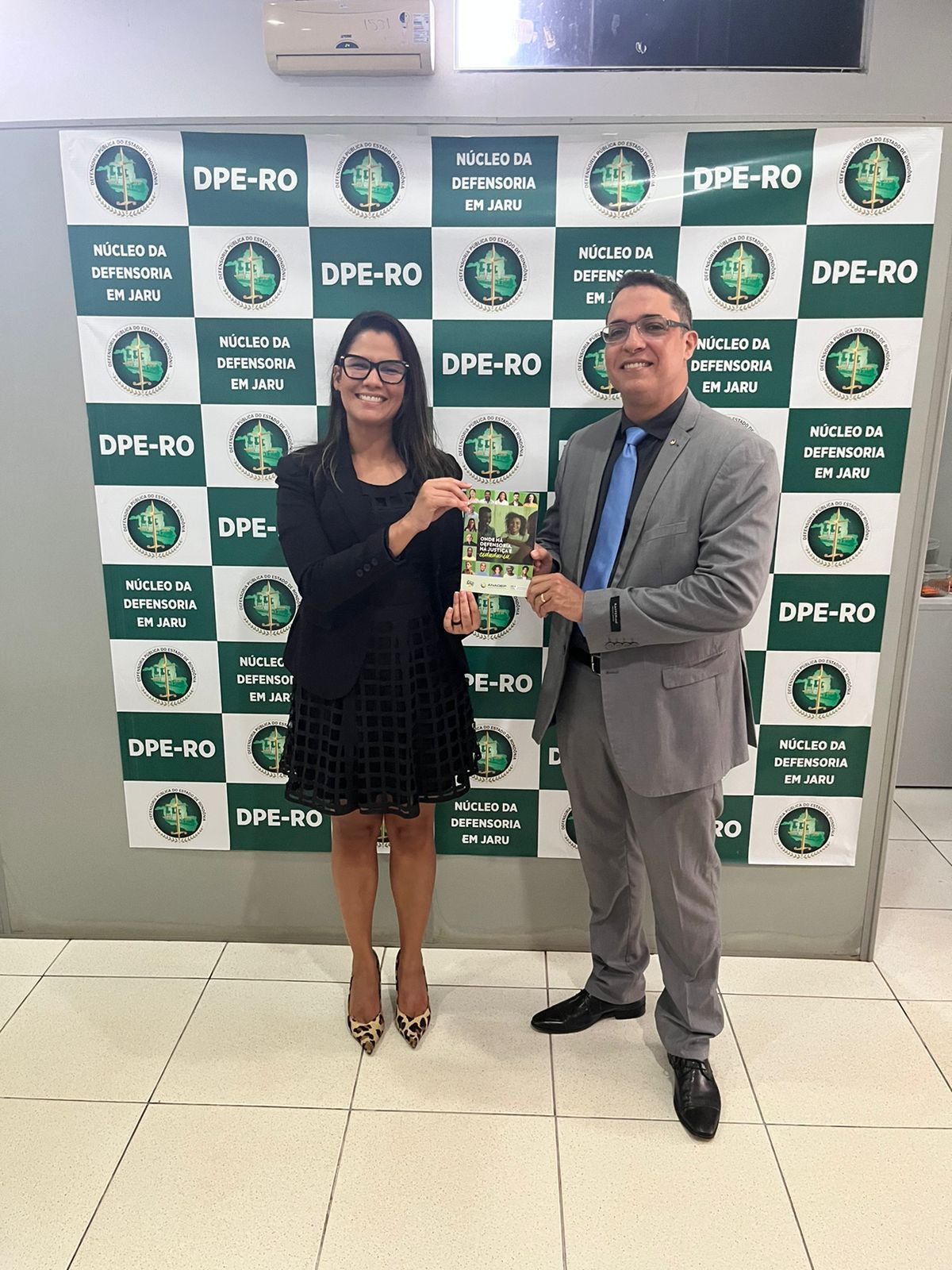 Débora Machado, presidenta da ADEPRO, visita o associado Lucas Couto na comarca da Jaru